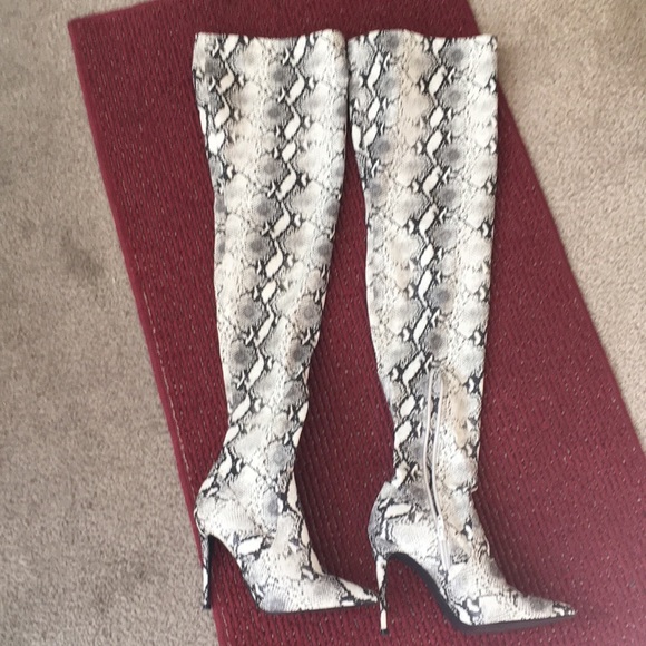 Dominque Beautiful thigh high boots! like new!faux snake high boots! - Picture 2 of 4